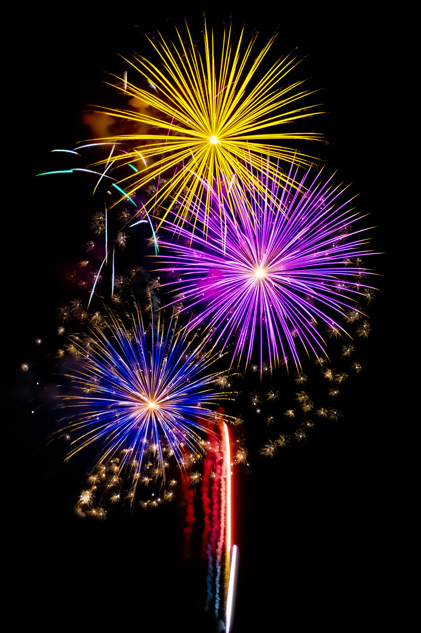 煌めく花火が美しい夏の花火大会 の画像 写真素材を無料ダウンロード 1 フリー素材 Beiz Images