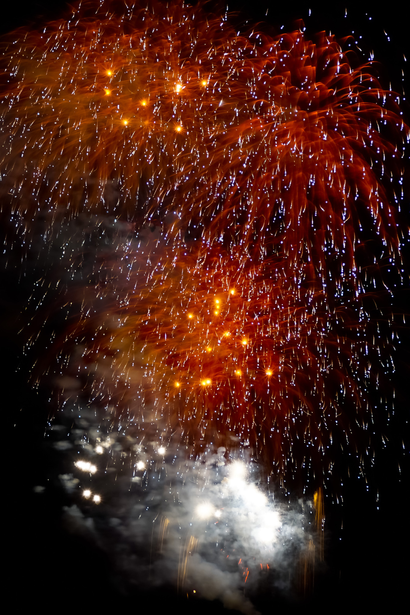 夜空を照らす綺麗な花火 の画像 写真素材を無料ダウンロード 1 フリー素材 Beiz Images