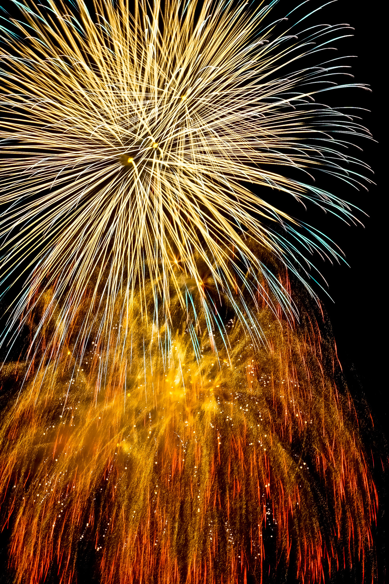 夜空に広がる綺麗な花火 の画像 写真素材を無料ダウンロード 1 フリー素材 Beiz Images