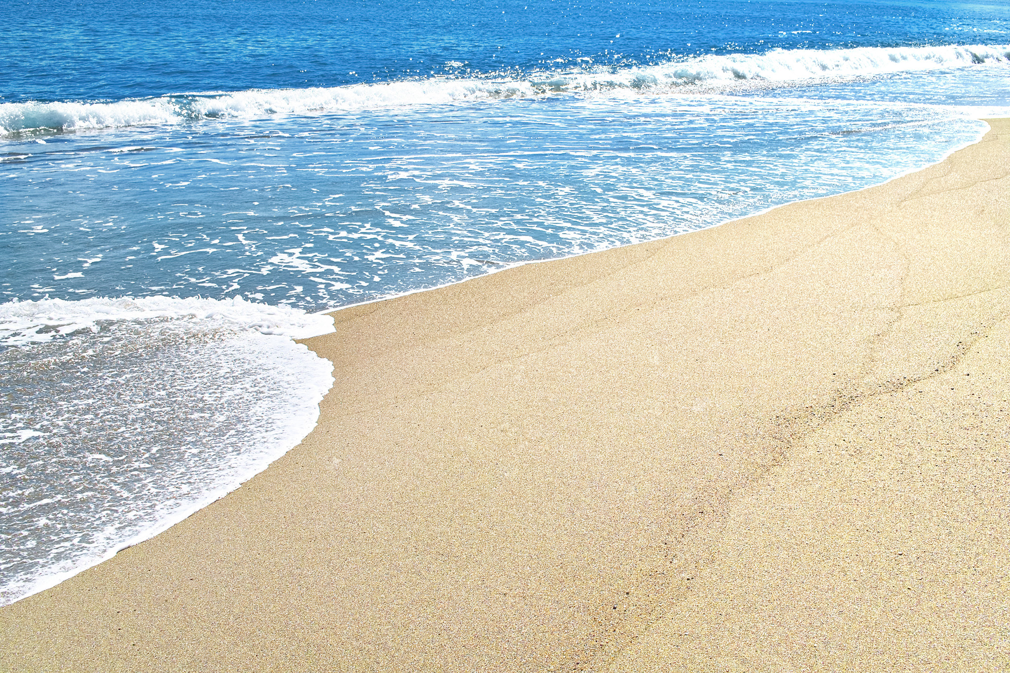 青い海と綺麗な砂浜 の画像 写真素材を無料ダウンロード 1 背景フリー素材 Beiz Images