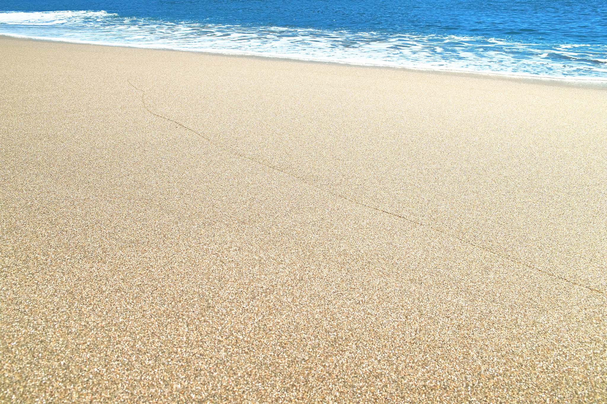 静かな砂浜の波打際 の画像 写真素材を無料ダウンロード 1 背景フリー素材 Beiz Images