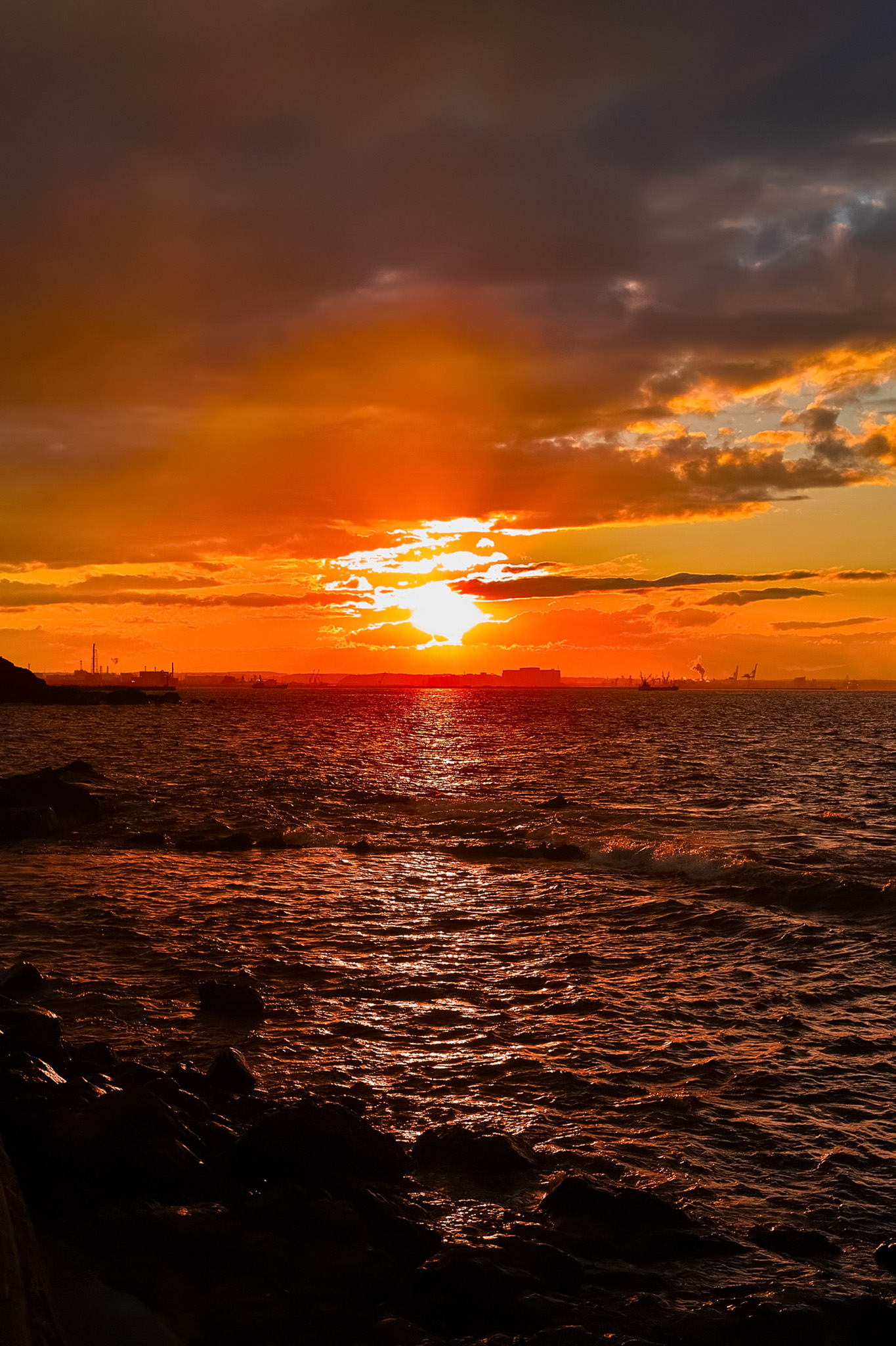 夕日が沈む臨海の町 の画像 写真素材を無料ダウンロード 1 フリー素材 Beiz Images