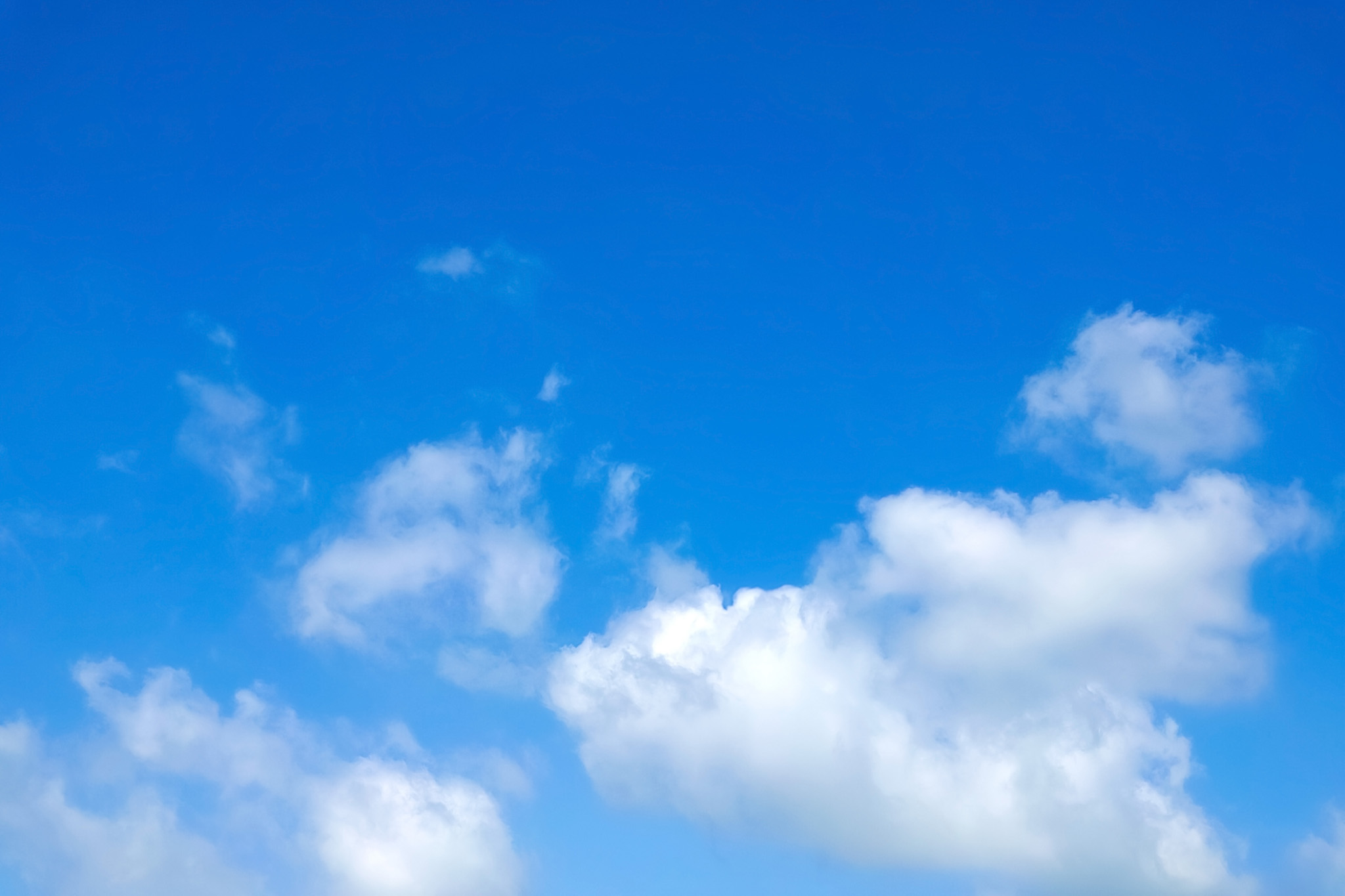 日差しに輝く雲と青空 の画像 写真素材を無料ダウンロード 1 フリー素材 Beiz Images