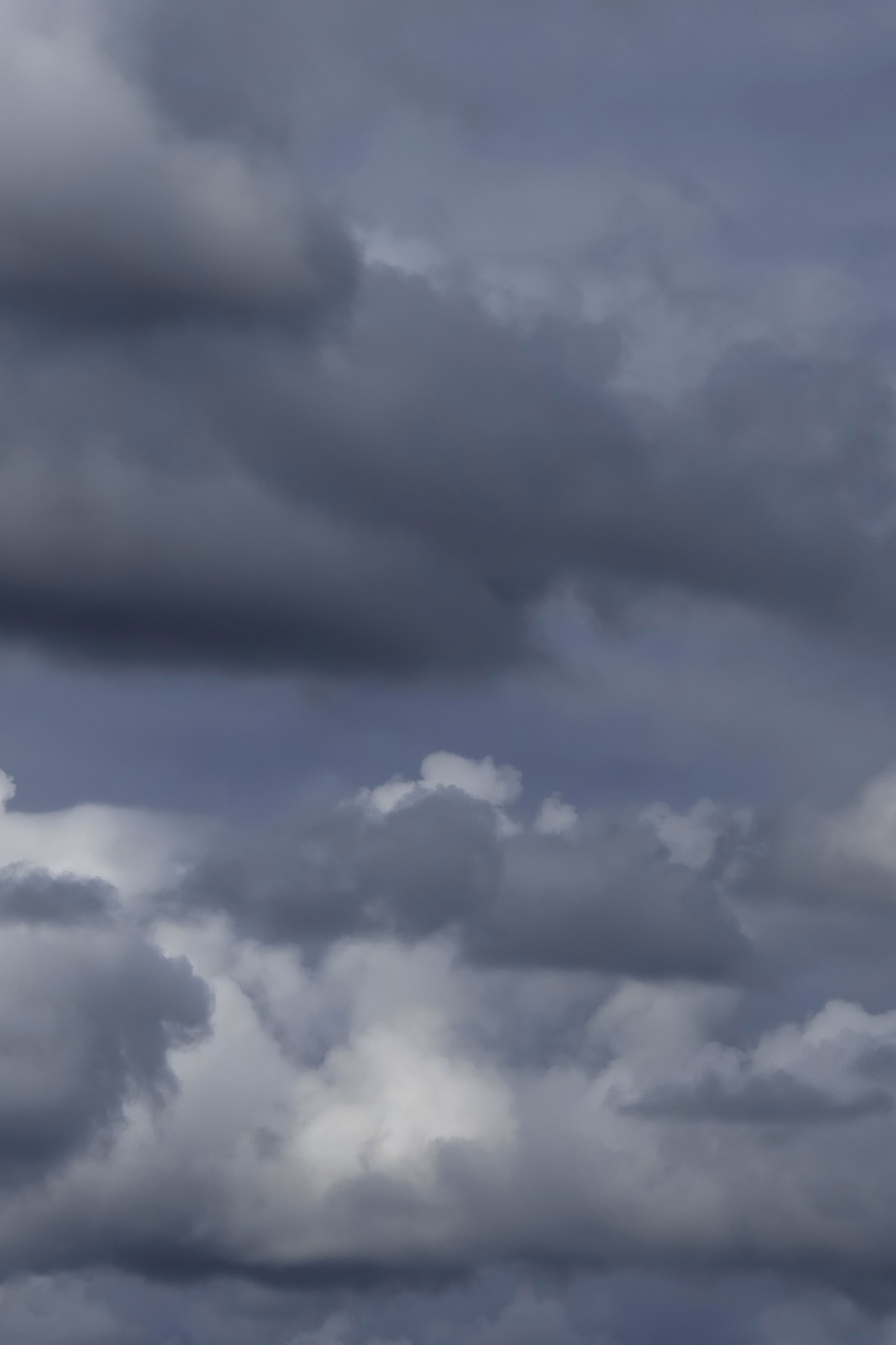 厚い雨雲が重なる暗い空 の画像 写真素材を無料ダウンロード 1 背景フリー素材 Beiz Images