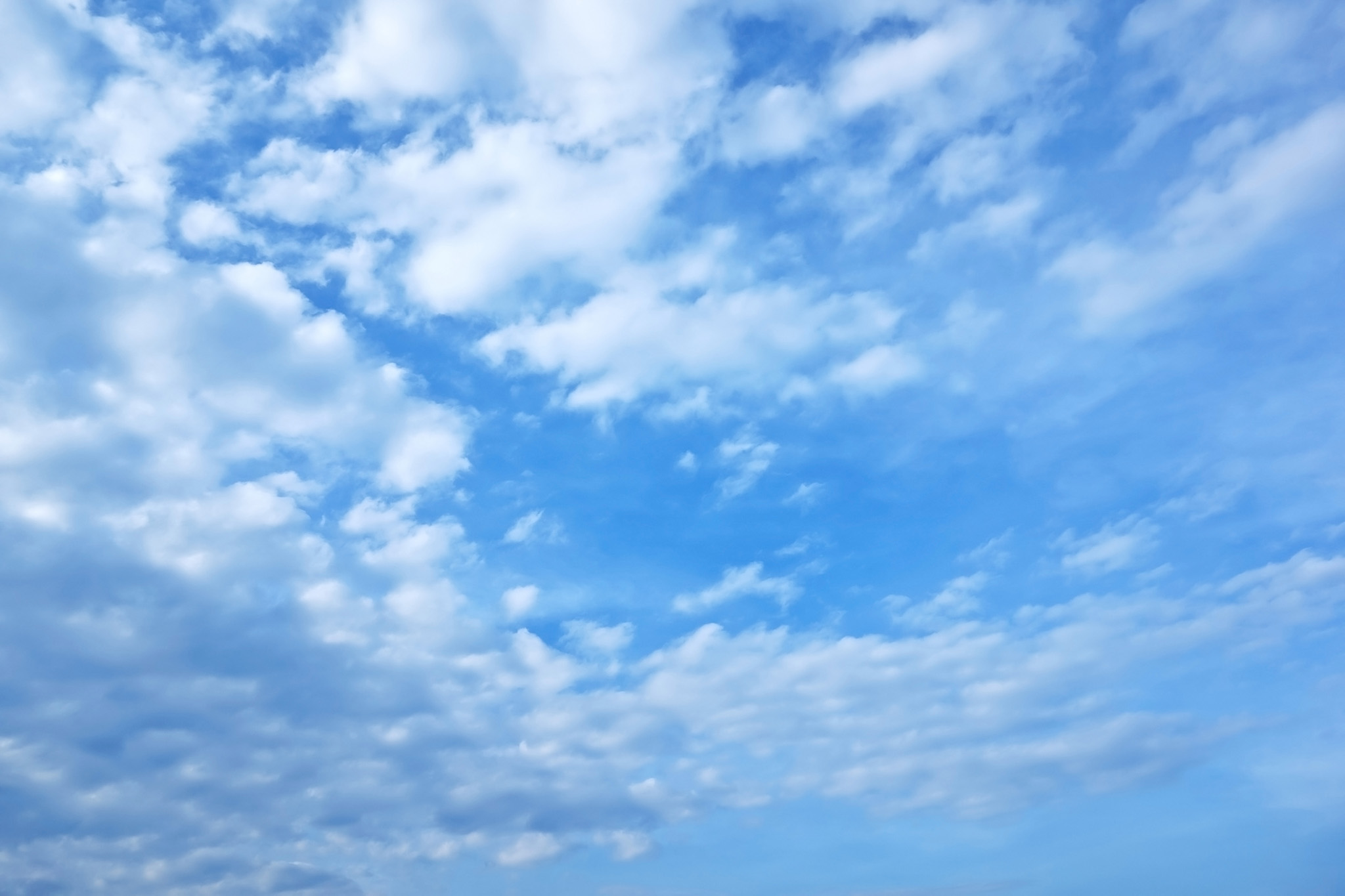 青空に遠くまで広がる綿雲 の画像素材を無料ダウンロード 1 フリー素材 Beiz Images