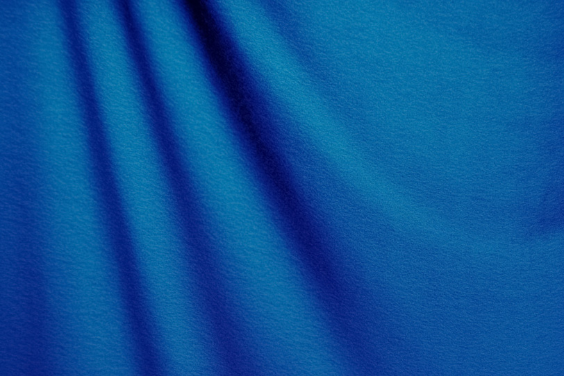 青く柔らかな布の写真画像
