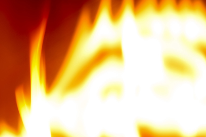 激しく炎上する炎のテクスチャの写真画像