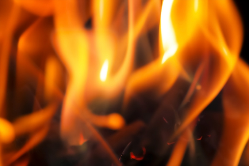 燃え盛る炎のテクスチャの写真画像