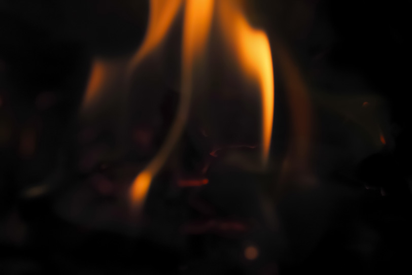 燃える炎の写真画像