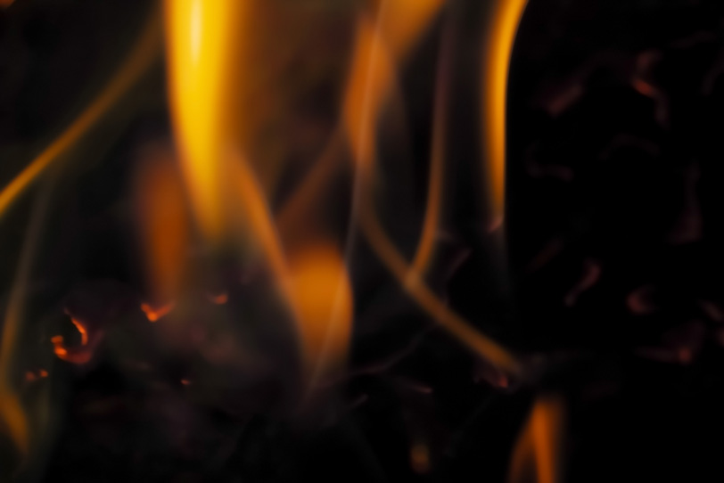 燃える炎の写真画像
