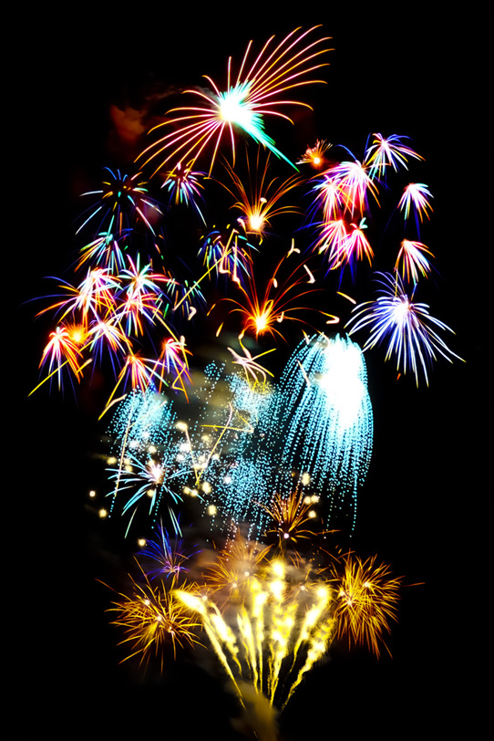 スターマイン花火が彩る花火大会の写真画像