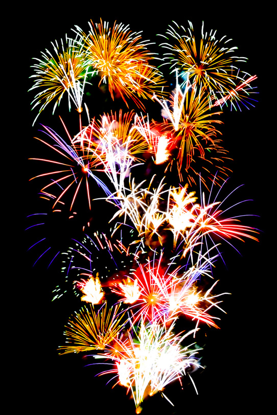 夜空に舞うカラフルな花火 の画像 写真素材を無料ダウンロード 1 背景フリー素材 Beiz Images