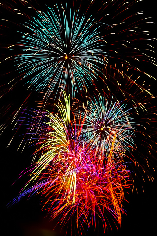 夜空に輝く夏の花火の写真画像