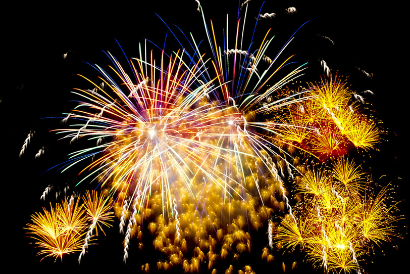 カラフルな花火の花火大会 の画像 写真素材を無料ダウンロード 1 背景フリー素材 Beiz Images