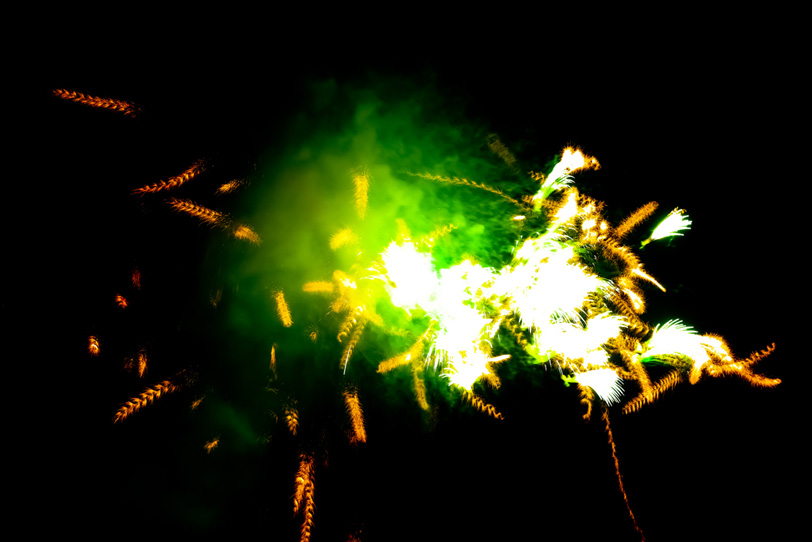 色とりどりの花火の花火大会の写真画像