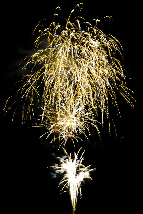 煌びやかな打ち上げ花火の写真画像