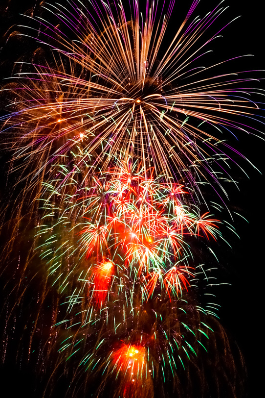夜空を飾る綺麗な花火 の画像 写真素材を無料ダウンロード 1 背景フリー素材 Beiz Images