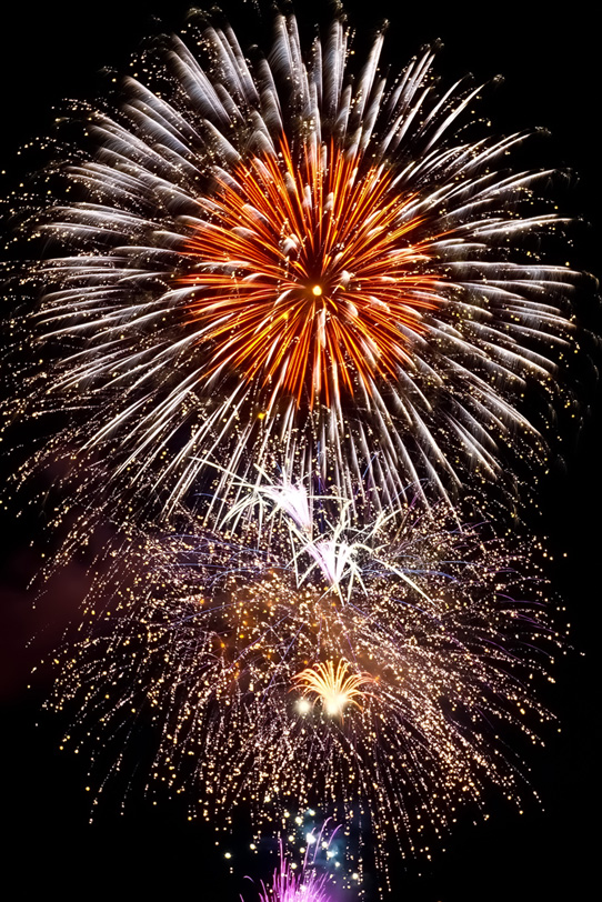 夜空を彩る綺麗な花火 の画像 写真素材を無料ダウンロード 1 フリー素材 Beiz Images