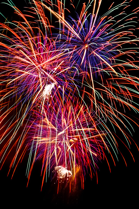 夜空に煌めく綺麗な花火 の画像 写真素材を無料ダウンロード 1 フリー素材 Beiz Images