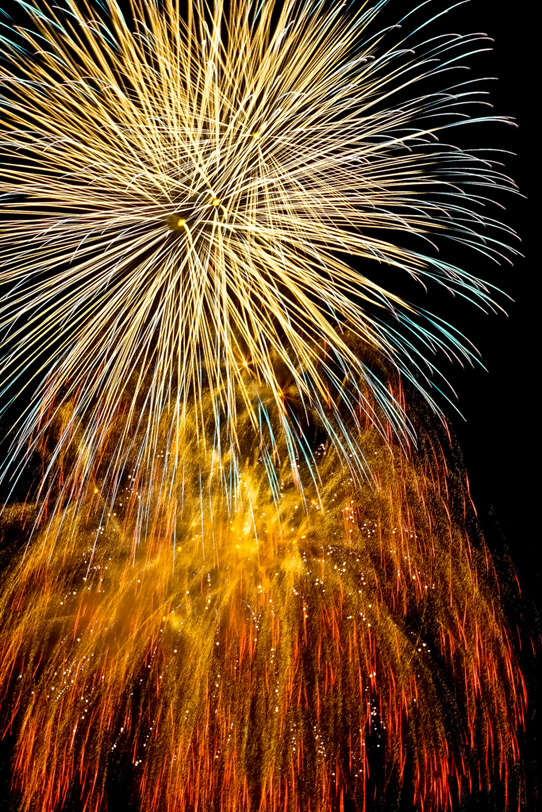 夜空に広がる綺麗な花火 の画像 写真素材を無料ダウンロード 1 背景フリー素材 Beiz Images