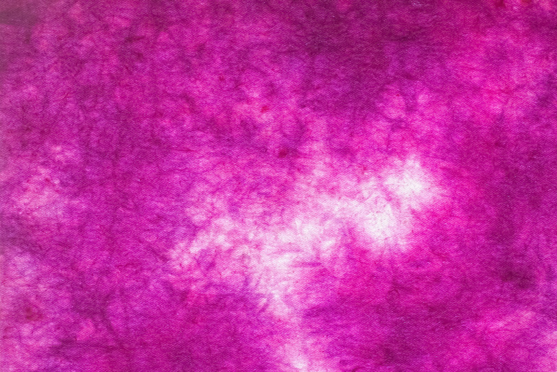 躑躅の花のような赤紫色の和紙の写真画像