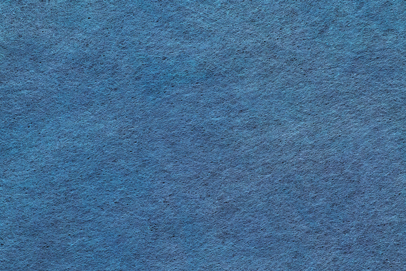 細かい繊維が沢山ある紺青色の因州和紙の写真画像