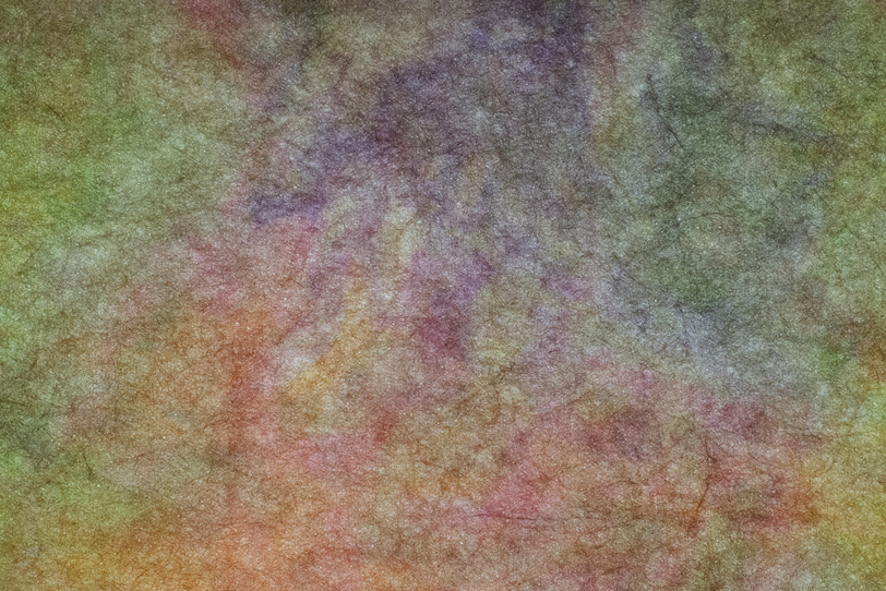 ぼかし染めの色彩豊かな和紙の写真画像
