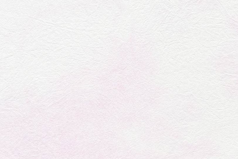白の紙に薄いピンクが滲む和紙の写真画像