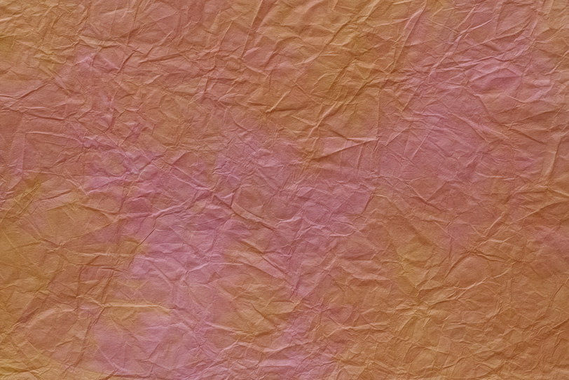 桃色と黄色の斑のある揉染め和紙の写真画像
