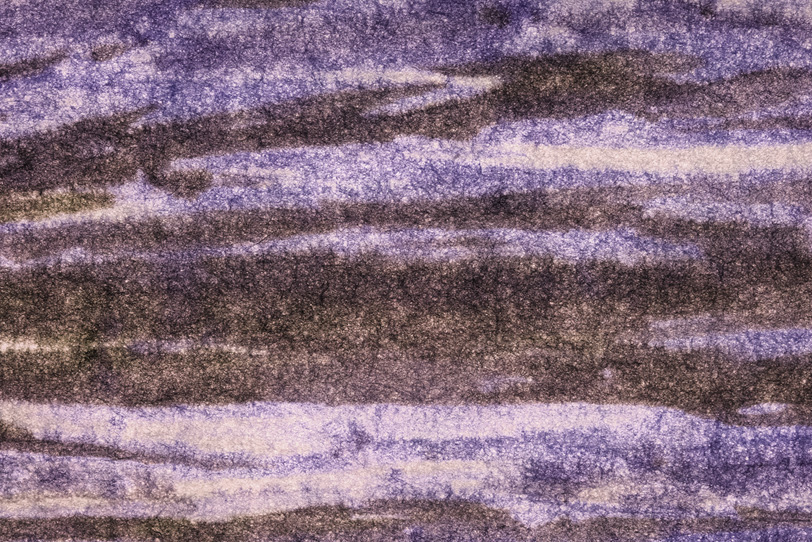 鉄黒色と薄紫の柳絞り和紙の写真画像