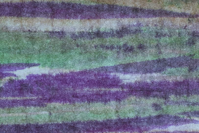 菖蒲色と薄緑の柳絞り和紙の写真画像