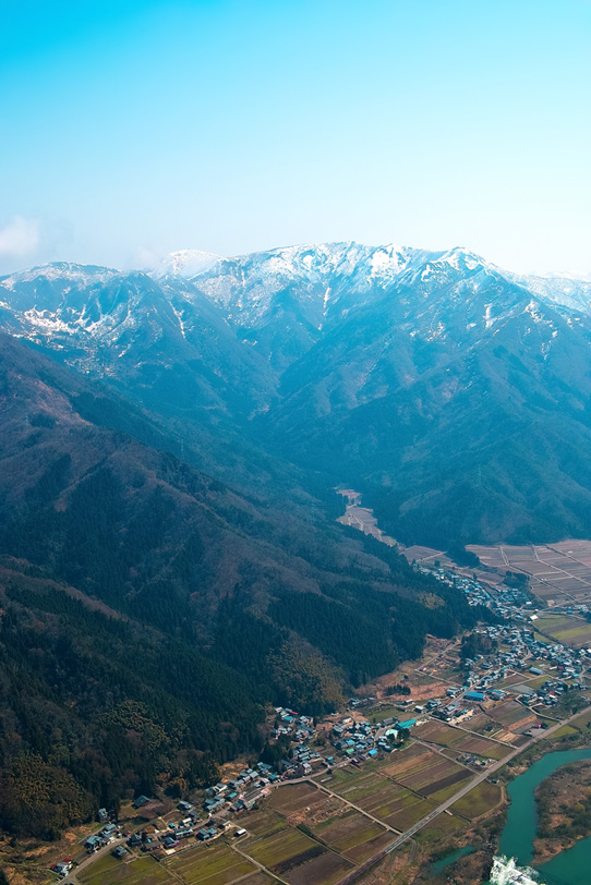 田んぼと畑の日本風景の写真画像