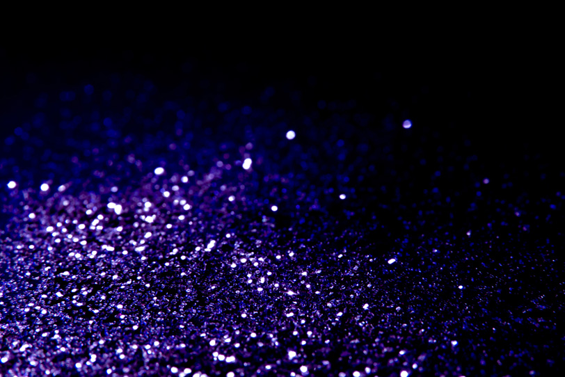 紫色の光の粒の写真画像