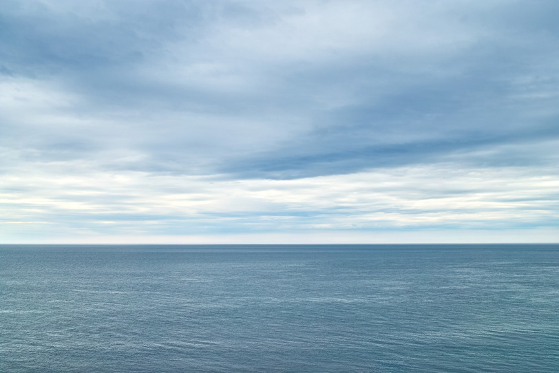 柔らかな光に包まれる朝の海 の画像 写真素材を無料ダウンロード 1 フリー素材 Beiz Images