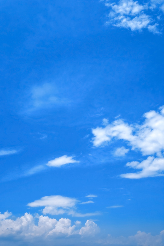 積乱雲と壮大な青空の写真画像