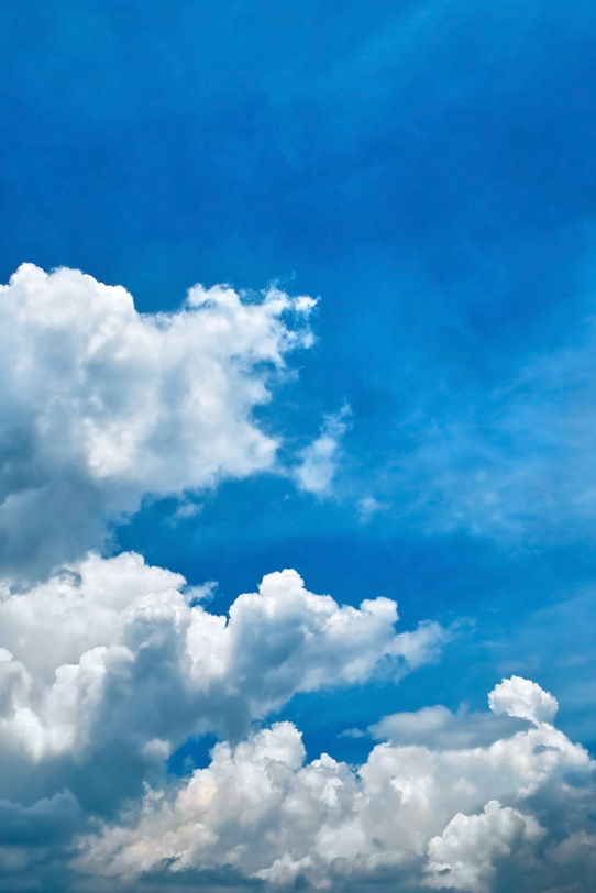 夏の青空と入道雲の写真画像