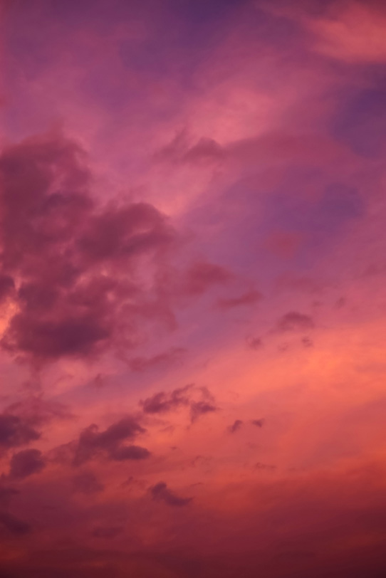 夕焼けの色彩豊かな空の写真画像