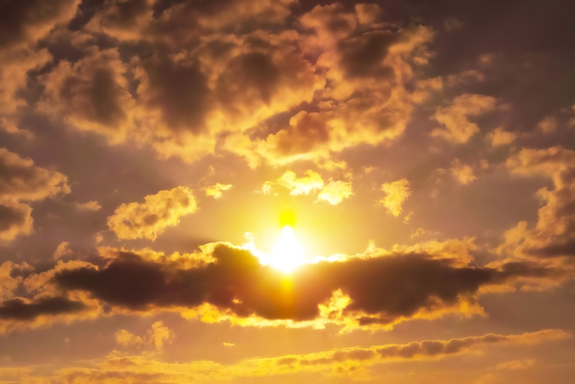 夕焼けの太陽が雲を焦がす の画像 写真素材を無料ダウンロード 1 フリー素材 Beiz Images