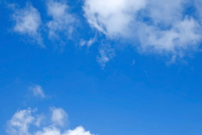 爽快な青空と千切れ雲 の画像 写真素材を無料ダウンロード 1 背景フリー素材 Beiz Images
