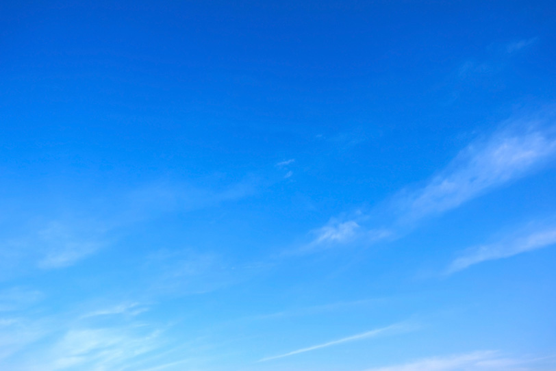 なびく雲と爽やかな青空 の画像 写真素材を無料ダウンロード 1 背景フリー素材 Beiz Images
