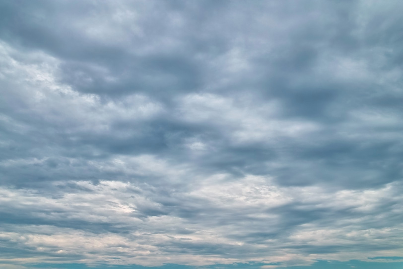 乱層雲が遥かに続く曇空 の画像 写真素材を無料ダウンロード 1 背景フリー素材 Beiz Images