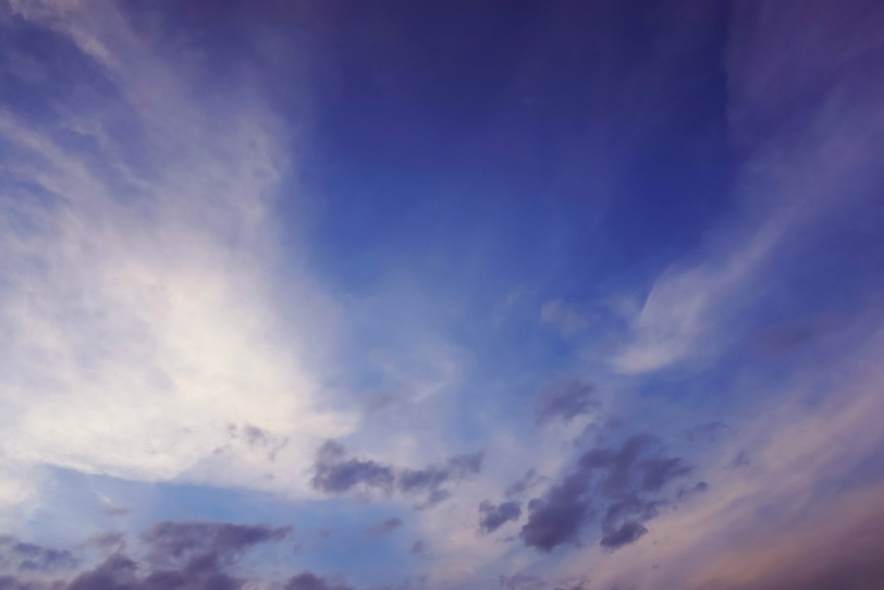 しらす雲が淡く染まる夜明けの空 の画像 写真素材を無料ダウンロード 1 フリー素材 Beiz Images