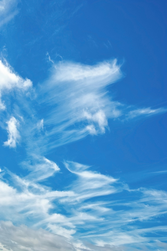 鉤状雲と澄み渡る秋の青空の写真画像