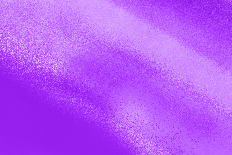 紫のカラースプレーでオシャレな壁紙