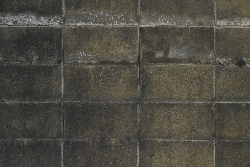 黒く汚れたブロック塀 のテクスチャ素材を無料ダウンロード 1 フリー素材 Beiz Images