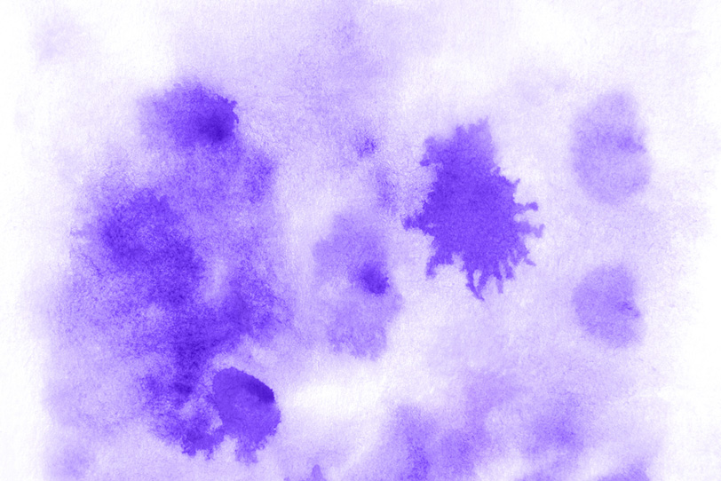 点々と滲む紫の色彩テクスチャの写真画像