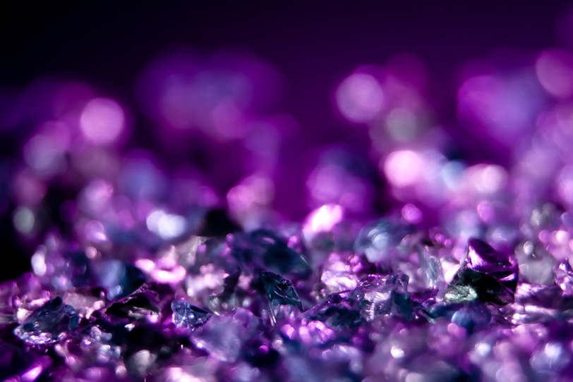 紫色の宝石のようなキラキラの写真画像