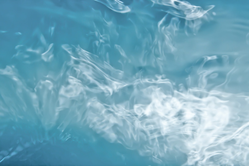 冷たい水の流れの写真画像
