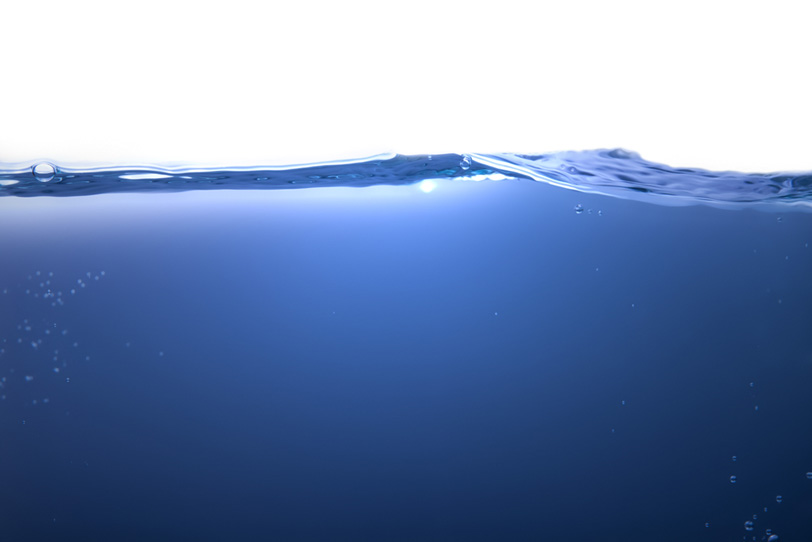 濃い青の水の背景の写真画像