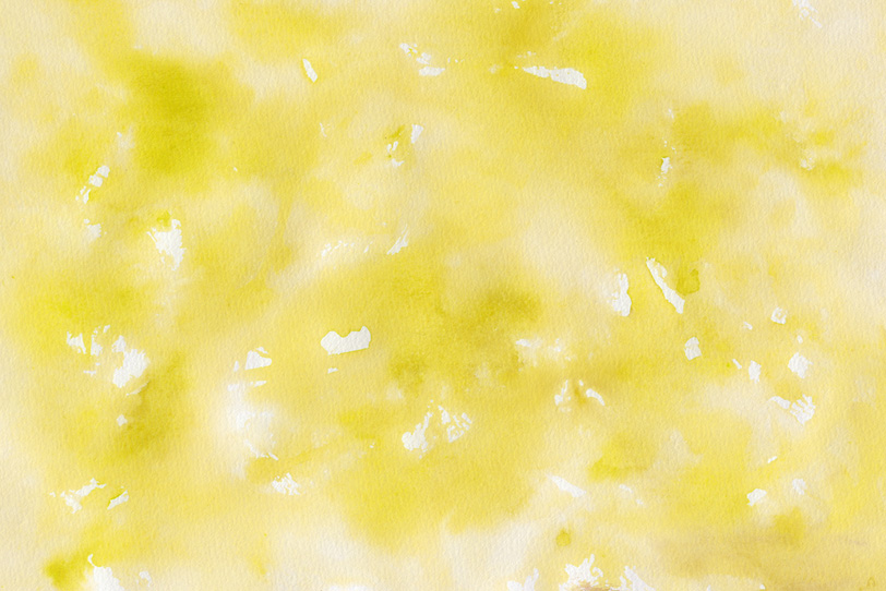 薄く塗ったレモンイエローの水彩の写真画像